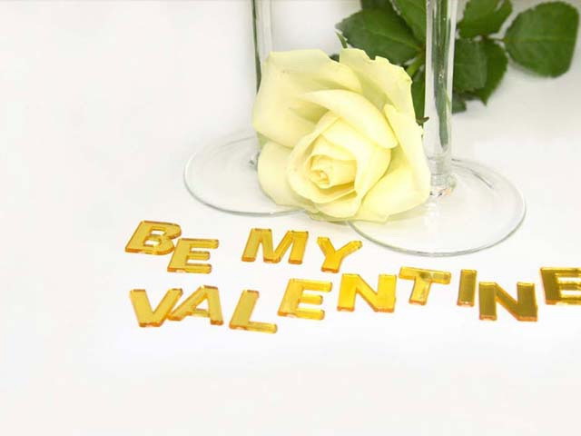 黄玫瑰背景的be my valentine幻灯片模板